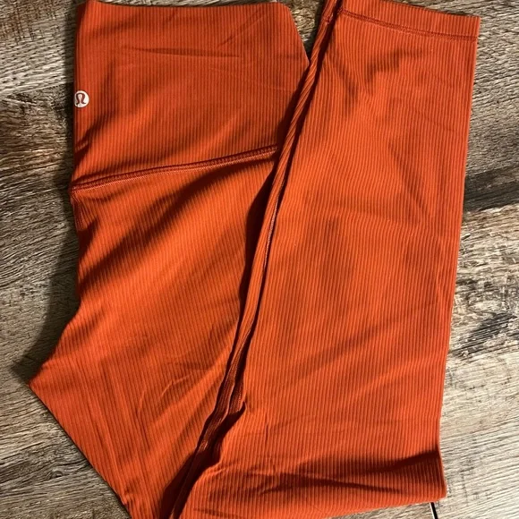 Lululemon ribbed Align leggings 28” - Picture 2 of 2